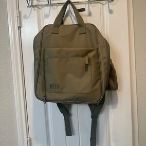 BEIS The Expandable Backpack 
in Olive